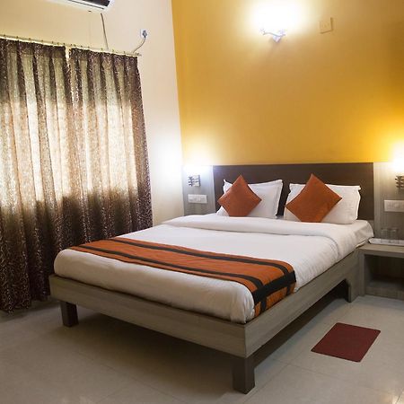 Oyo 7680 Park Lagoon Hotell Puri Exteriör bild
