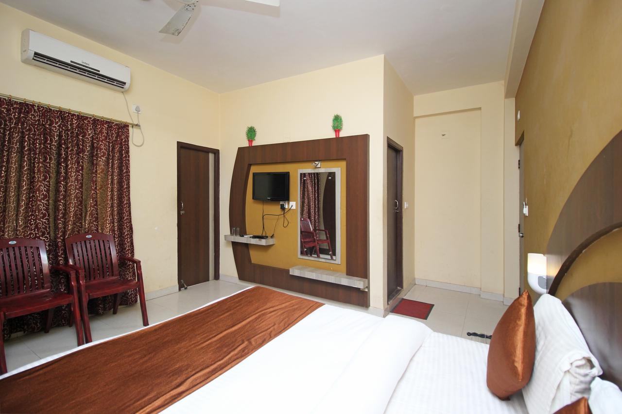 Oyo 7680 Park Lagoon Hotell Puri Exteriör bild